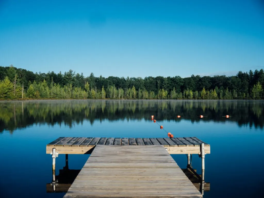 A boat wharf on a Tennessee lake with pine fur trees in the background
