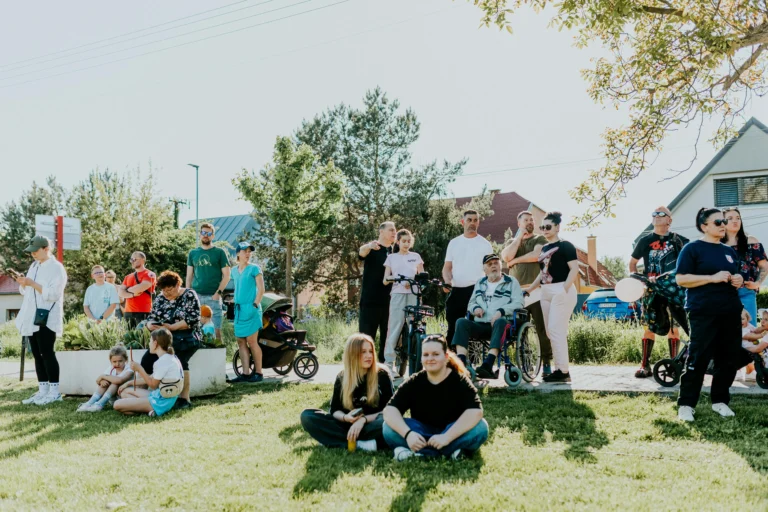 a family enjoying a memorial day parade in chattanooga tennessee
