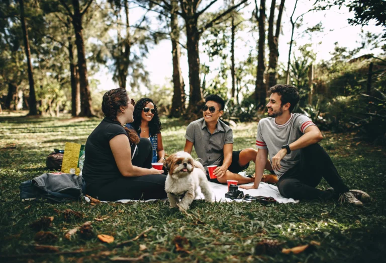 a group of friends having a picnic together in chattanooga tennessee