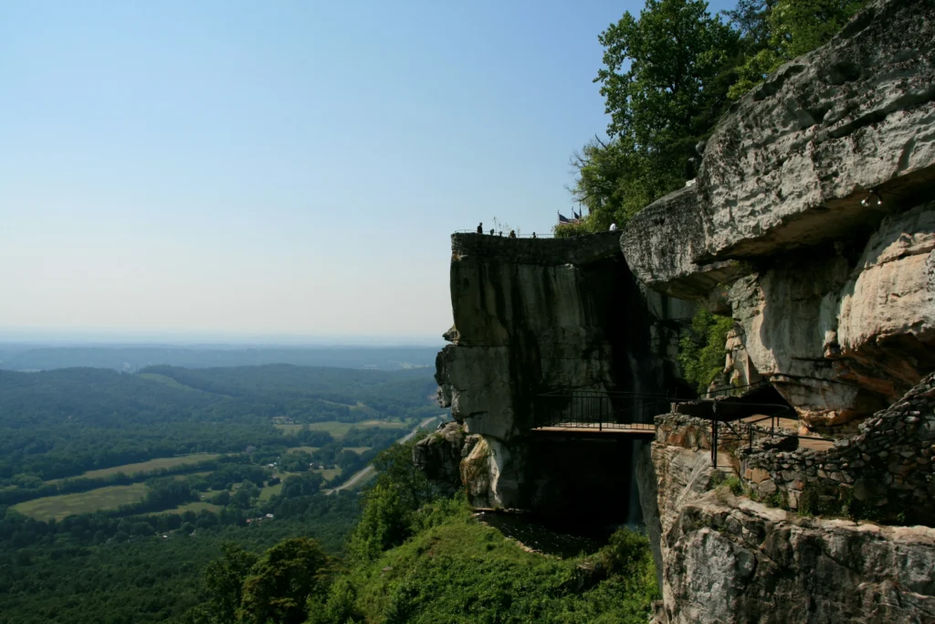 Cliffside overlook on Lookout Mountain with expansive valley views near Chattanooga